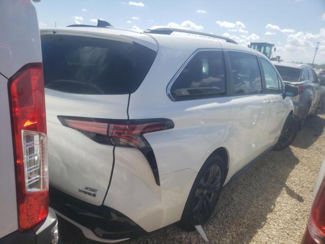 5TDDRKECXMS040577 - 2021 TOYOTA SIENNA XSE WHITE photo 4