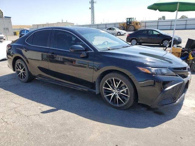 4T1G11AK2MU597101 - 2021 TOYOTA CAMRY SE BLACK photo 4