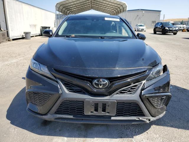 4T1G11AK2MU597101 - 2021 TOYOTA CAMRY SE BLACK photo 5