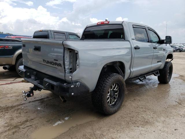 5TFFY5F11JX238772 - 2018 TOYOTA TUNDRA CREWMAX LIMITED SILVER photo 3