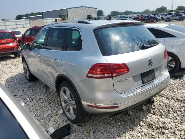 WVGGF7BP1HD006986 - 2017 VOLKSWAGEN TOUAREG EXECUTIVE SILVER photo 2