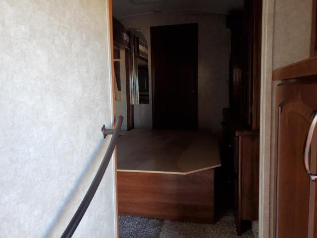 4YDF39029D4702188 - 2013 KEYSTONE MONTANA WHITE photo 5