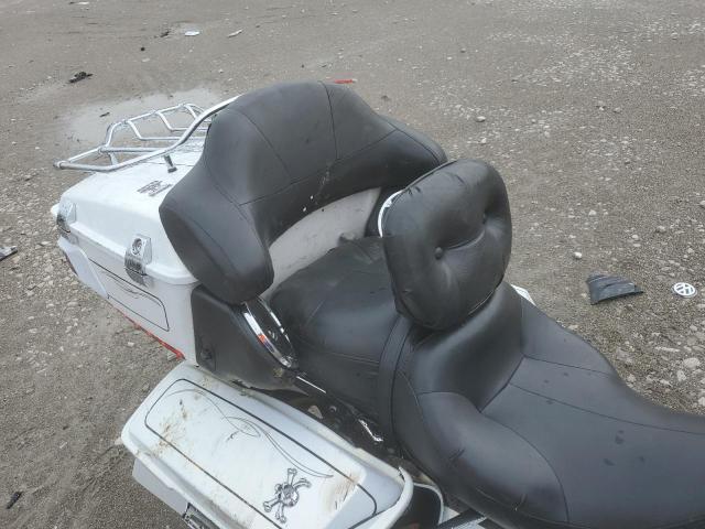 1HD1FC4157Y707127 - 2007 HARLEY-DAVIDSON FLHTCUI 白色 照片 6