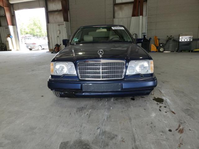 WDBEA66E2SC175407 - 1995 MERCEDES-BENZ E 320 BLUE photo 5