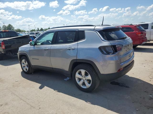 3C4NJCBB8JT503203 - 2018 JEEP COMPASS LATITUDE ვერცხლისფერი ფოტო 2