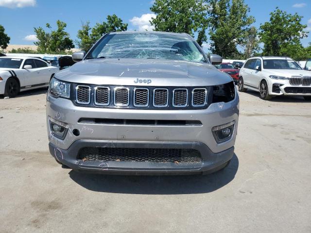3C4NJCBB8JT503203 - 2018 JEEP COMPASS LATITUDE ვერცხლისფერი ფოტო 5