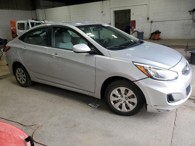 KMHCT4AE0HU316634 - 2017 HYUNDAI ACCENT SE SILVER photo 4