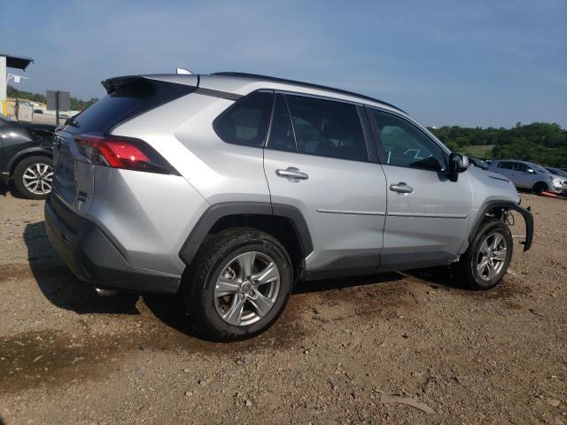 2T3P1RFV6RW483294 - 2024 TOYOTA RAV4 XLE SILVER photo 3
