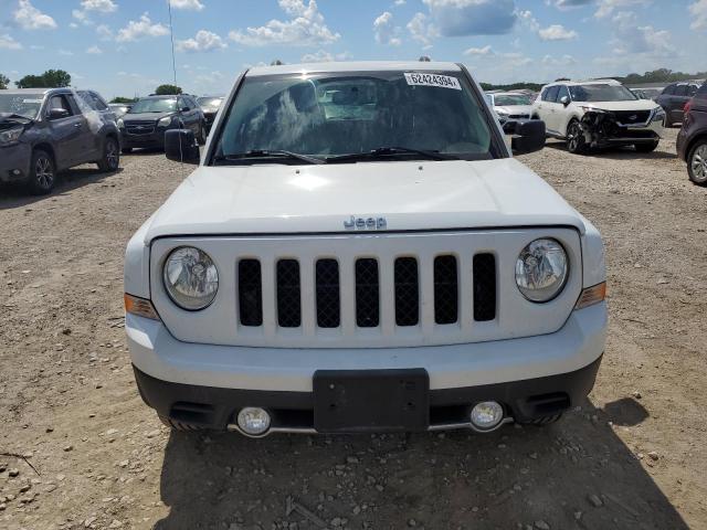 1C4NJRFB5HD135219 - 2017 JEEP PATRIOT LATITUDE WHITE photo 5