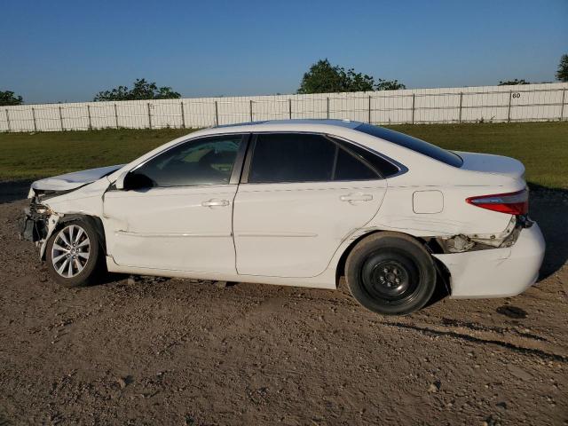 4T1BF1FK8FU979964 - 2015 TOYOTA CAMRY LE WHITE photo 2