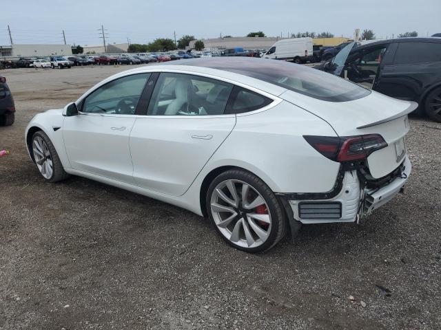 5YJ3E1EB2JF081598 - 2018 TESLA MODEL 3 WHITE photo 2