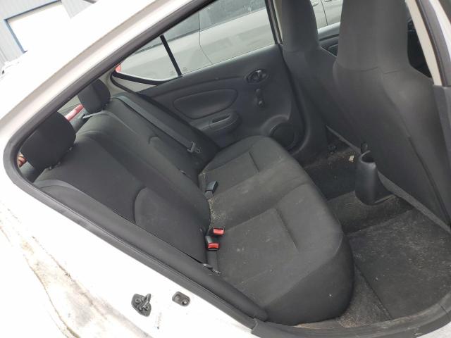 3N1CN7AP8HL852634 - 2017 NISSAN VERSA S WHITE photo 10
