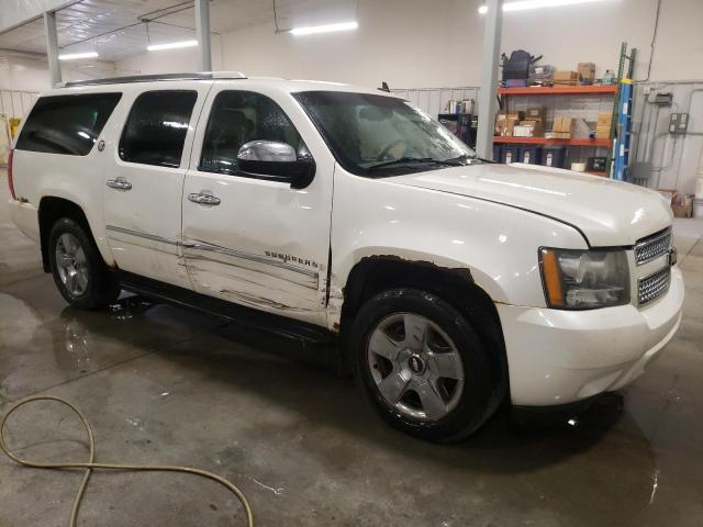 1GNUKKE34AR274879 - 2010 CHEVROLET SUBURBAN K1500 LTZ WHITE photo 4