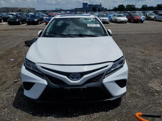 4T1J31AK5LU544732 - 2020 TOYOTA CAMRY SE WHITE photo 5