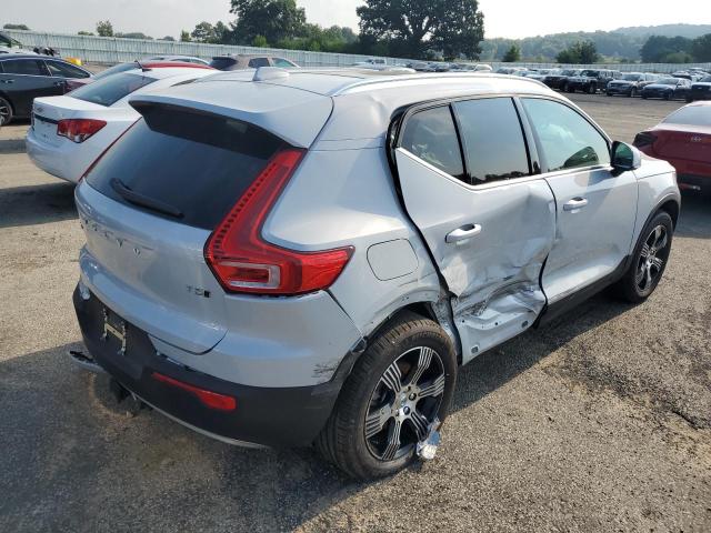 YV4162ULXN2691520 - 2022 VOLVO XC40 T5 INSCRIPTION SILVER photo 3