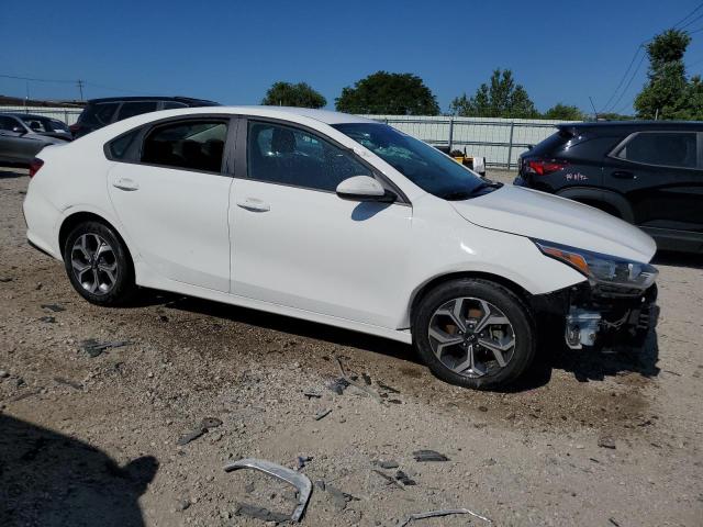 3KPF24AD3ME334856 - 2021 KIA FORTE FE WHITE photo 4