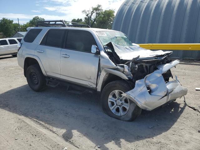 JTEFU5JR3N5270497 - 2022 TOYOTA 4RUNNER SR5 银色 照片 4