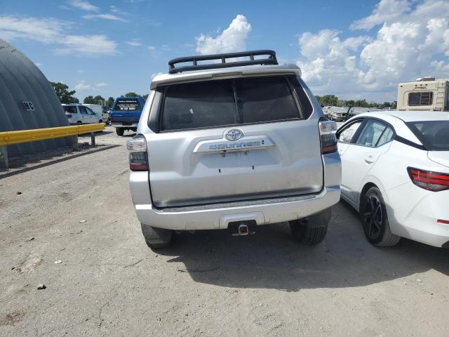 JTEFU5JR3N5270497 - 2022 TOYOTA 4RUNNER SR5 银色 照片 6