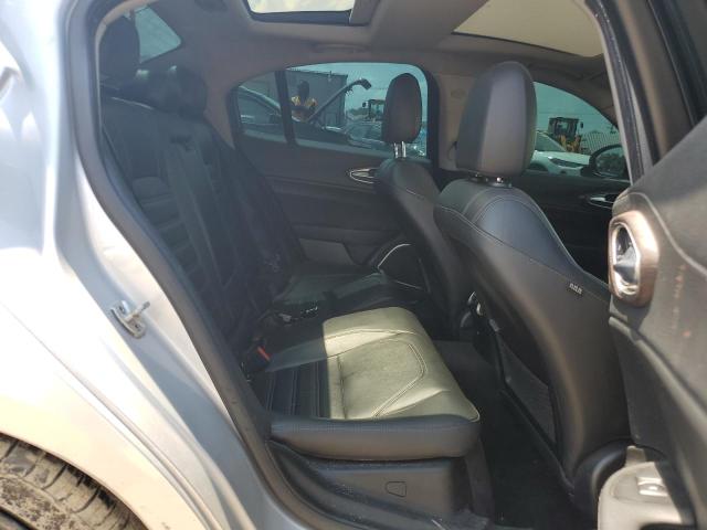 ZARFAECN2H7544570 - 2017 ALFA ROMEO GIULIA TI 银色 照片 10