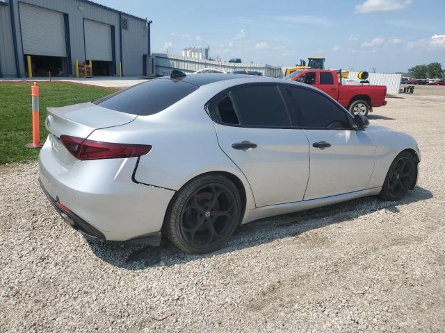 ZARFAECN2H7544570 - 2017 ALFA ROMEO GIULIA TI 银色 照片 3