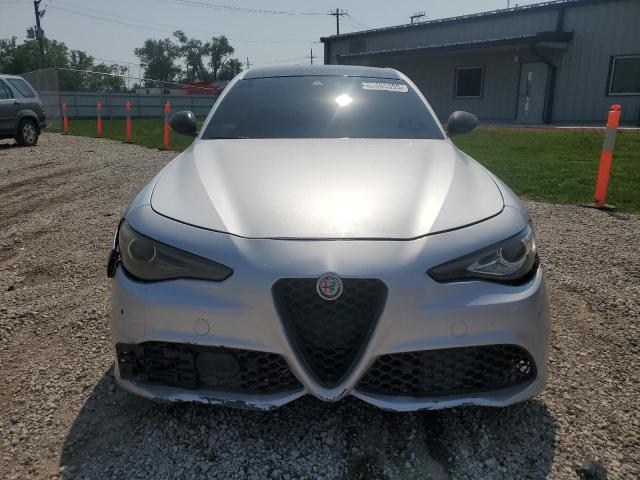 ZARFAECN2H7544570 - 2017 ALFA ROMEO GIULIA TI 银色 照片 5
