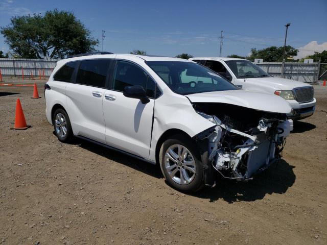 5TDDSKFC2PS083267 - 2023 TOYOTA SIENNA XSE WHITE photo 4