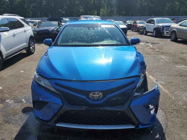 4T1B61HKXJU035024 - 2018 TOYOTA CAMRY XSE BLUE photo 5