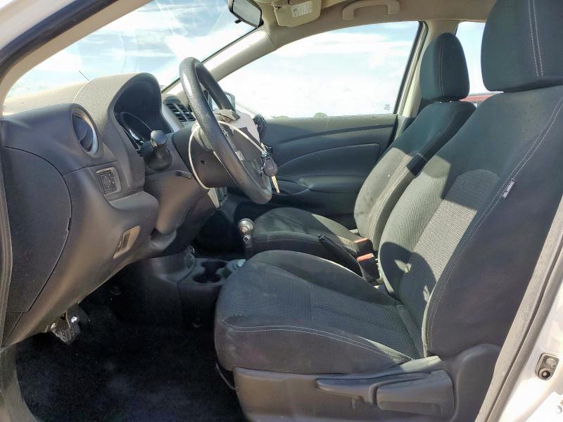 3N1CN7AP7KL869870 - 2019 NISSAN VERSA S 白色 照片 7