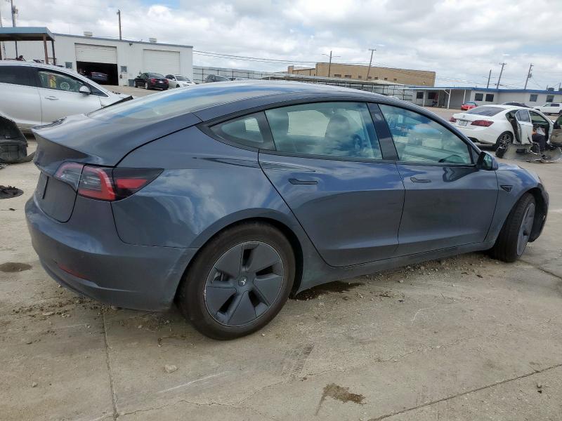 5YJ3E1EA0PF693637 - 2023 TESLA MODEL 3 ნაცრისფერი ფოტო 3