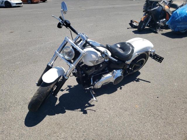 1HD1BFV17GB020259 - 2016 HARLEY-DAVIDSON FXSB BREAKOUT WHITE photo 2