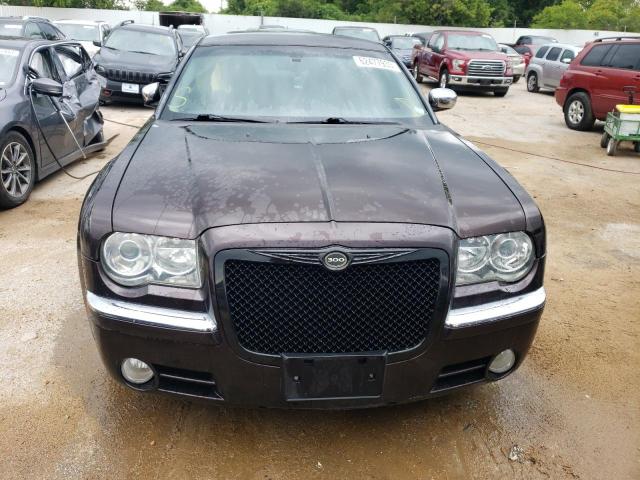 2C3AA63H15H525596 - 2005 CHRYSLER 300C BURGUNDY photo 5