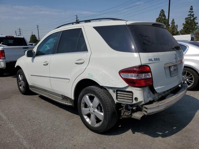 4JGBB8GB0AA574744 - 2010 MERCEDES-BENZ ML 350 4MATIC WHITE photo 2