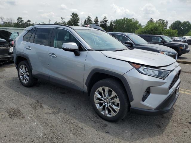 2T3A1RFV8MC208901 - 2021 TOYOTA RAV4 XLE PREMIUM SILVER photo 4