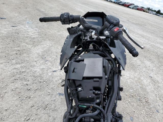 ML5EXER10PDA82676 - 2023 KAWASAKI EX650 R Boz foto 5