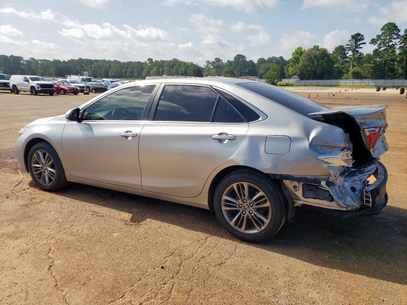 4T1BF1FK1HU446048 - 2017 TOYOTA CAMRY LE ვერცხლისფერი ფოტო 2