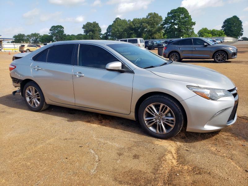 4T1BF1FK1HU446048 - 2017 TOYOTA CAMRY LE ვერცხლისფერი ფოტო 4