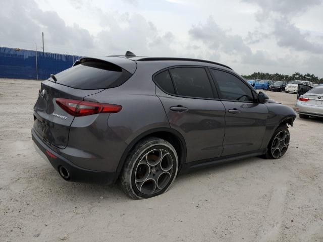 ZASFAKPN2J7B68386 - 2018 ALFA ROMEO STELVIO SPORT Grau Foto 3