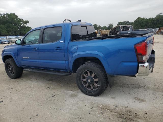 3TMAZ5CNXJM059781 - 2018 TOYOTA TACOMA DOUBLE CAB BLUE photo 2