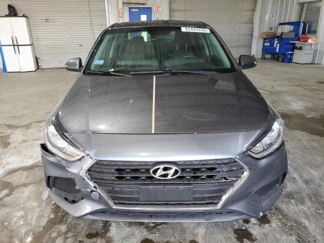 3KPC24A34KE083286 - 2019 HYUNDAI ACCENT SE Մոխրագույն լուսանկար 5