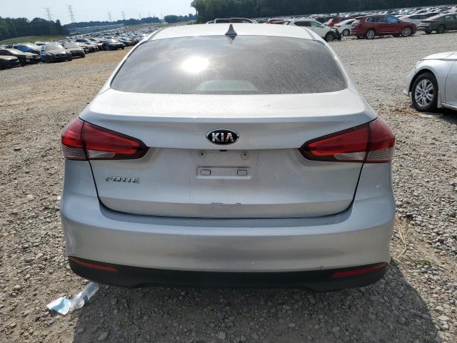 3KPFL4A79HE127899 - 2017 KIA FORTE LX SILVER photo 6