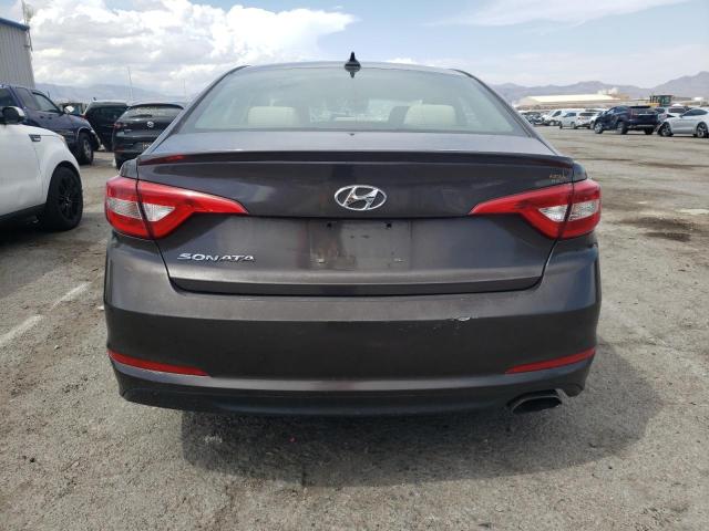 5NPE24AFXFH048837 - 2015 HYUNDAI SONATA SE GRAY photo 6