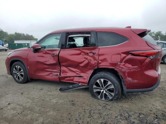 5TDGZRBH8NS245421 - 2022 TOYOTA HIGHLANDER XLE Красный фото 2