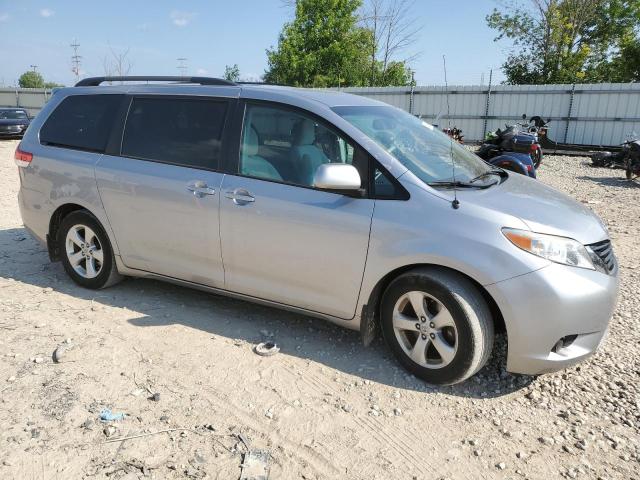 5TDKK3DC8CS208301 - 2012 TOYOTA SIENNA LE BLUE photo 4