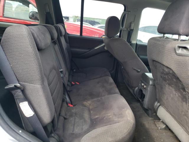 5N1AR18W15C789334 - 2005 NISSAN PATHFINDER LE SILVER photo 11