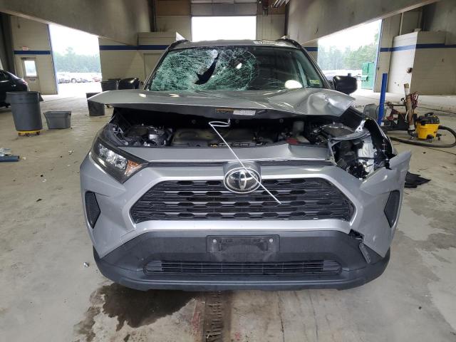 JTMH1RFV4KJ013855 - 2019 TOYOTA RAV4 LE ვერცხლისფერი ფოტო 5