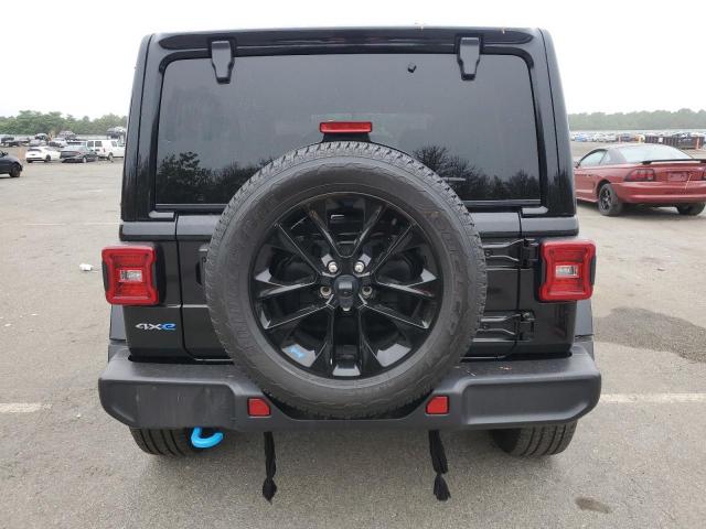 1C4JJXP60NW228315 - 2022 JEEP WRANGLER U SAHARA 4XE BLACK photo 6