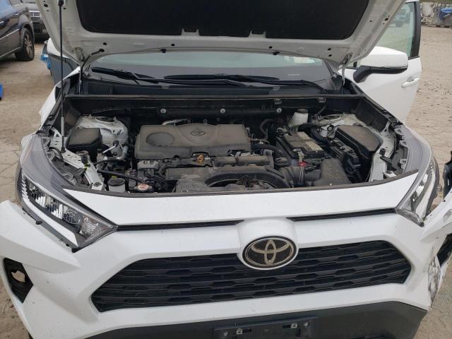 2T3P1RFV0MW212465 - 2021 TOYOTA RAV4 XLE WHITE photo 11