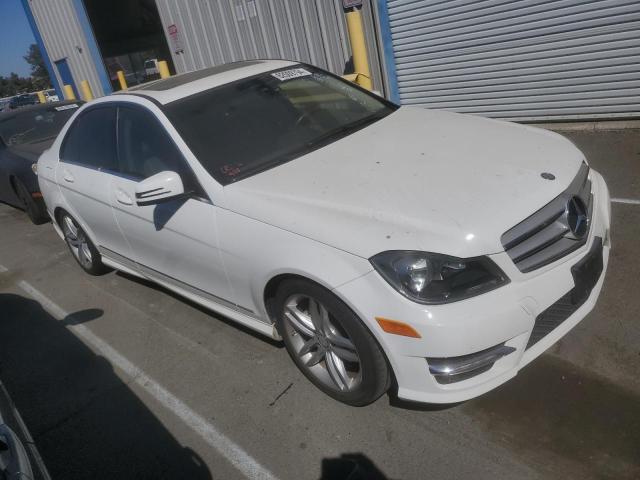 WDDGF4HB2DR249837 - 2013 MERCEDES-BENZ C 250 WHITE photo 4