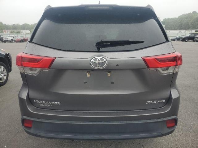 5TDJZRFH7HS466965 - 2017 TOYOTA HIGHLANDER SE GRAY photo 6