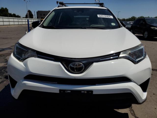 JTMBFREV7JJ192402 - 2018 TOYOTA RAV4 LE WHITE photo 5